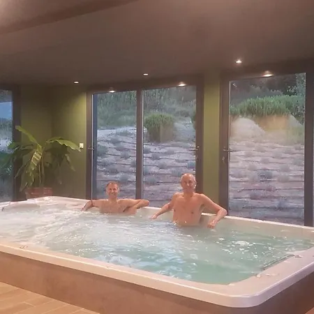 ゲストハウス La Campagne St Lazare - Restaurant D'hotes Piscine & フォルカルキエ