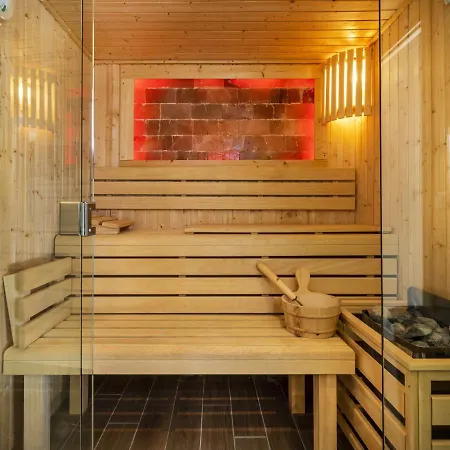 La Campagne St Lazare - Restaurant D'hotes Piscine & Spa フォルカルキエ