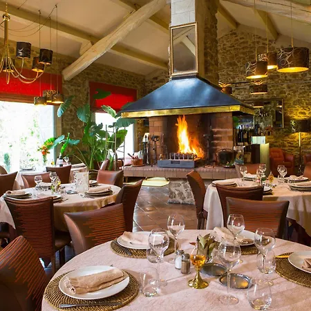 La Campagne St Lazare - Restaurant D'hotes Piscine & フォルカルキエ