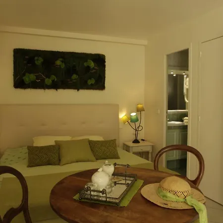 La Campagne St Lazare - Restaurant D'hotes Piscine & Spa Гостевой дом 3*