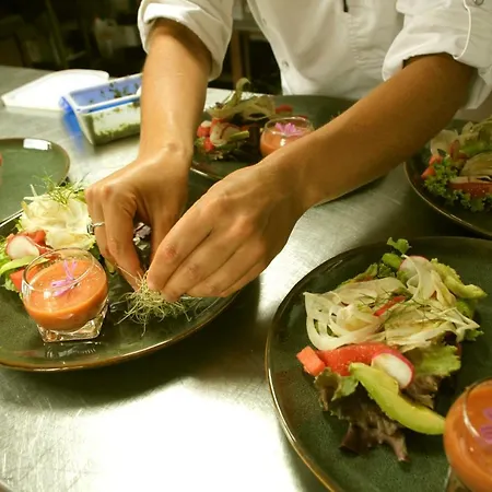 La Campagne St Lazare - Restaurant D'hotes Piscine & Spa 3* Форкалькье