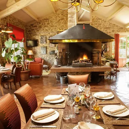 La Campagne St Lazare - Restaurant D'hotes Piscine & Spa Гостевой дом