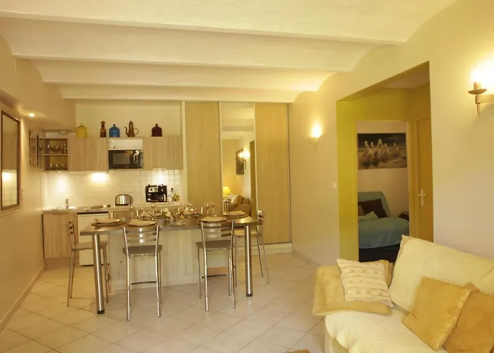 La Campagne St Lazare - Restaurant D'hotes Piscine & Spa Forcalquier