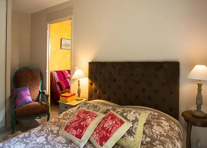 La Campagne St Lazare - Restaurant D'hotes Piscine & Spa Guest house