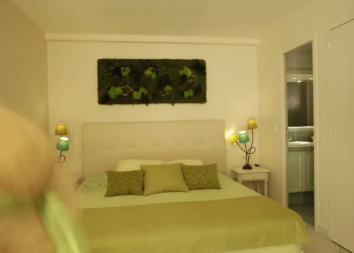 La Campagne St Lazare - Restaurant D'hotes Piscine & Spa 3* Forcalquier