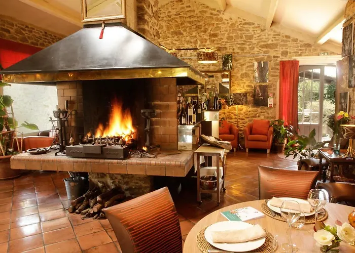 La Campagne St Lazare - Restaurant D'hotes Piscine & Spa Guest house Forcalquier